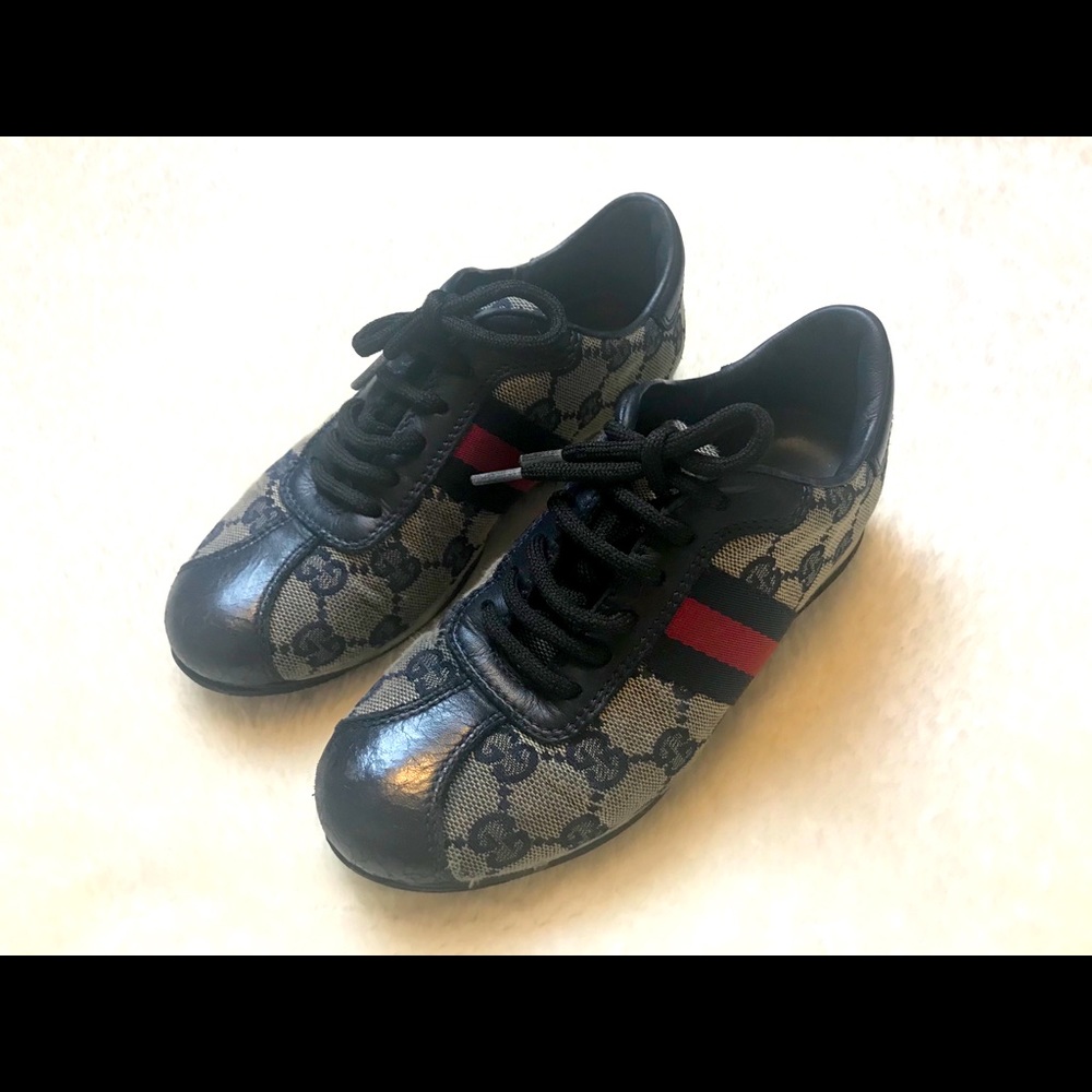 *****SOLD***** Gucci boy’s shoes (Navy Blue)